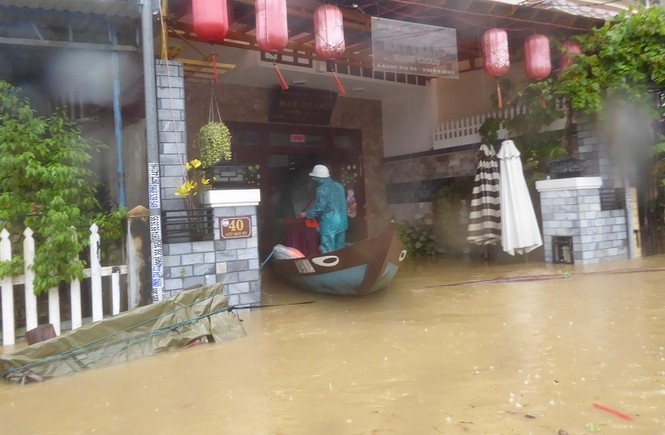 Hội An ngập lụt - ảnh 8