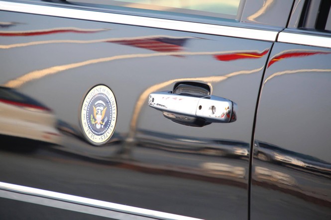 Cận cảnh đoàn xe đón Tổng thống Donald Trump tại sân bay Nội Bài - ảnh 8