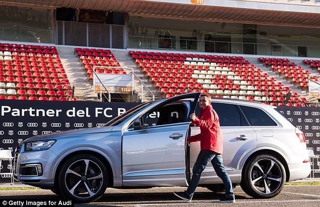 Sao Barca nhận 'xế hộp' Audi, Messi chọn xe gì? - ảnh 4