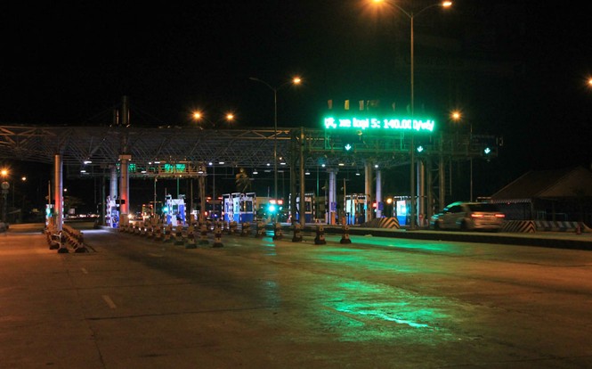 'Xả trạm' ban ngày, BOT Cai Lậy thu phí vào... đêm - ảnh 1