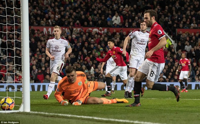 Lingard lập cú đúp, M.U thoát thua trước Burnley - ảnh 5