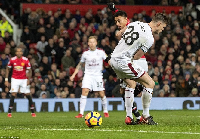 Lingard lập cú đúp, M.U thoát thua trước Burnley - ảnh 4