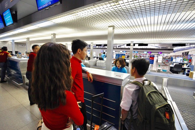 CĐV hào hứng sang Trung Quốc 'tiếp lửa' cho U23 Việt Nam - ảnh 1
