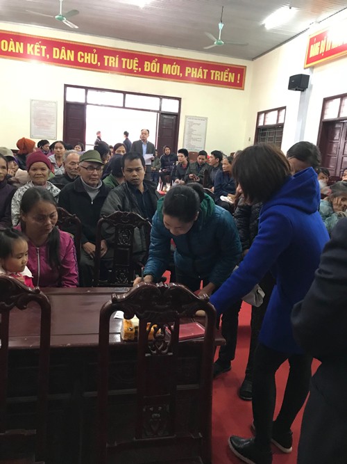 Trao quà Tết cho người nghèo ở Thanh Hóa - ảnh 2