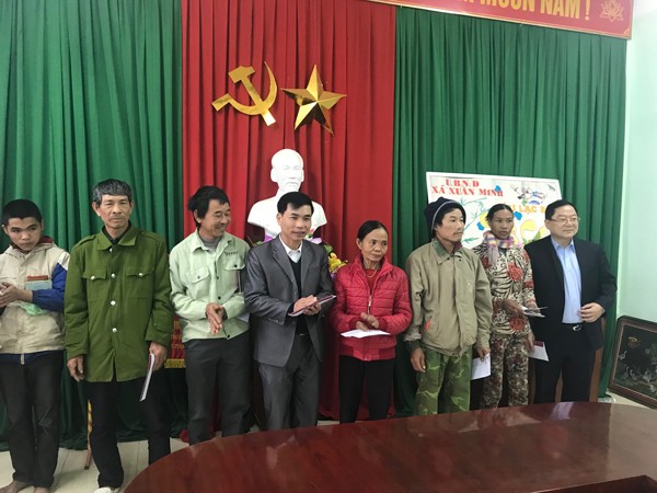 Trao quà Tết cho người nghèo ở Thanh Hóa - ảnh 1