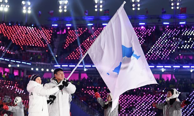 Hai miền Triều Tiên diễu hành dưới một lá cờ tại lễ khai mạc Olympic - ảnh 14