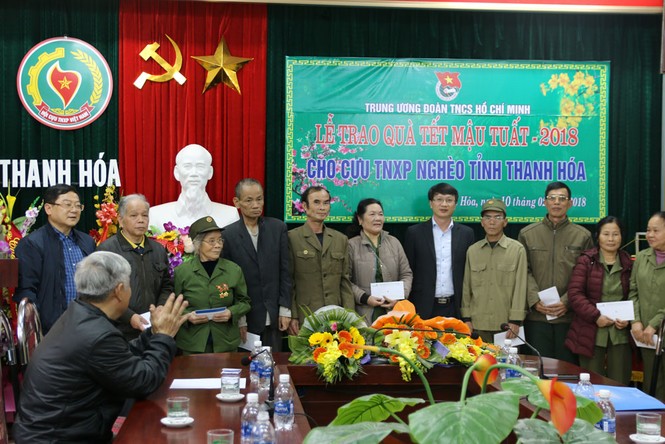 Trung ương Đoàn thăm, tặng quà cho đối tượng chính sách - ảnh 7