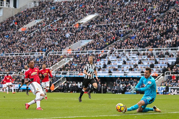 'Vận đen' ám Mourinho, M.U ngửi khói Man City - ảnh 1