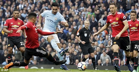 Ngược dòng khó tin, M.U cản Man City vô địch sớm - ảnh 16