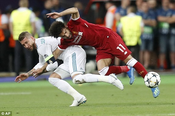 Thủ quân Real 'bẻ tay', ngôi sao Liverpool khóc hận - ảnh 4