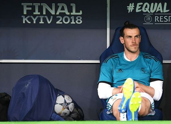 HLV Zidane rời Real, Gareth Bale im lặng đáng sợ - ảnh 1