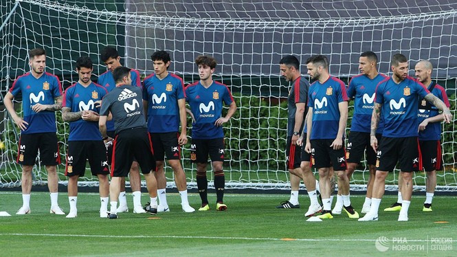 Mục kích tuyển Tây Ban Nha 'luyện công' trên đất Nga - ảnh 3