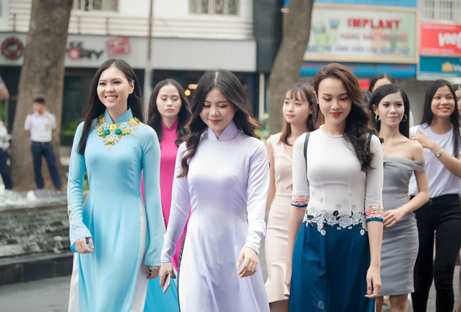 Sôi động ngày sơ khảo Hoa hậu phía Nam - ảnh 1