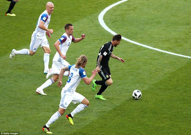 Messi đá hỏng phạt đền, Argentina bị Iceland cầm hòa - ảnh 23