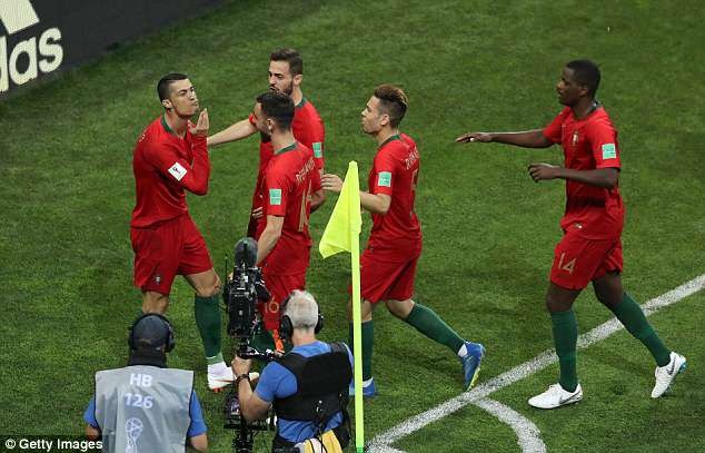 BÌNH LUẬN Cristiano Ronaldo: Vạn lý độc hành - ảnh 4