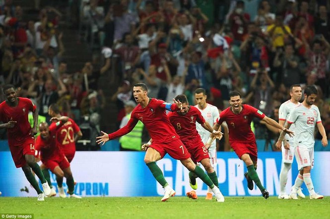 BÌNH LUẬN Cristiano Ronaldo: Vạn lý độc hành - ảnh 1