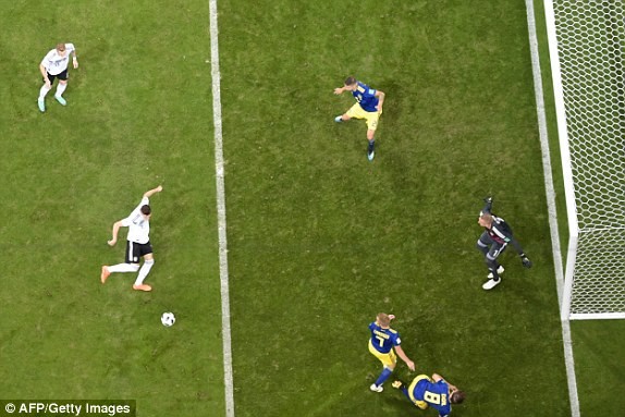 Toni Kroos ghi tuyệt phẩm, giải cứu tuyển Đức khỏi 'cửa tử' - ảnh 14