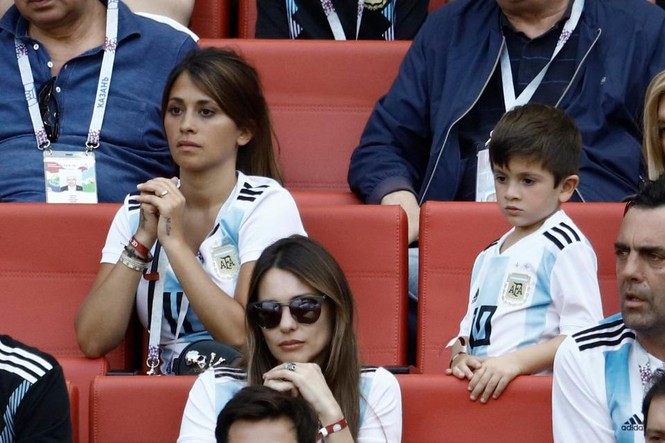 Những bóng hồng gây bão khán đài vòng 1/8 World Cup - ảnh 21