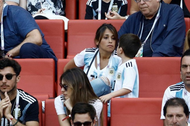 Những bóng hồng gây bão khán đài vòng 1/8 World Cup - ảnh 20