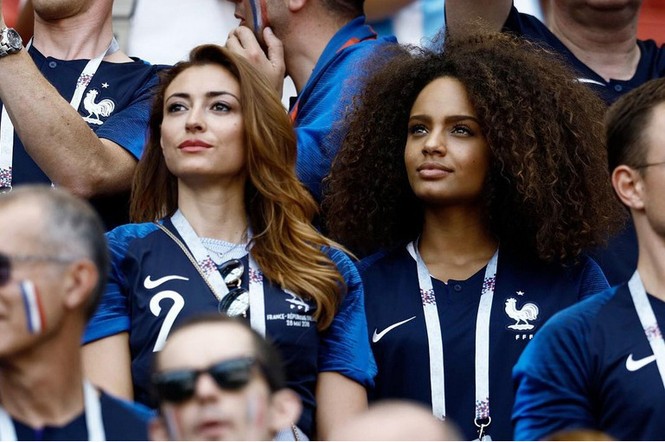 Những bóng hồng gây bão khán đài vòng 1/8 World Cup - ảnh 25