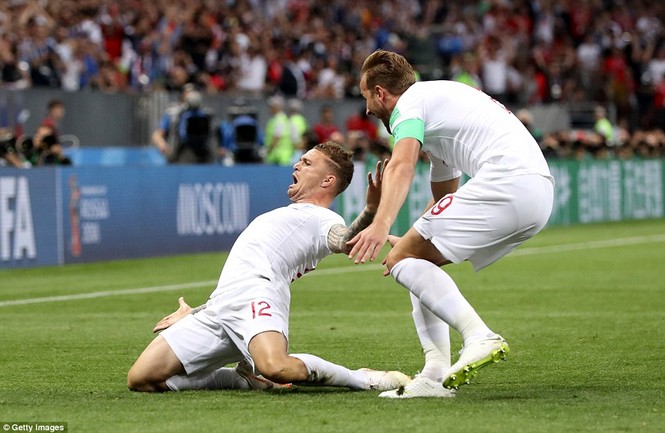CĐV Anh vỡ hòa với siêu phẩm đá phạt ở bán kết World Cup - ảnh 4