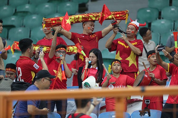 Olympic Việt Nam hạ Nepal, sớm giành vé vào vòng 1/8 ASIAD - ảnh 7