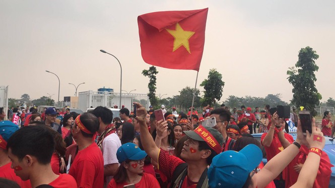Ngàn cung bậc cảm xúc của CĐV Việt Nam ở trận bán kết - ảnh 52