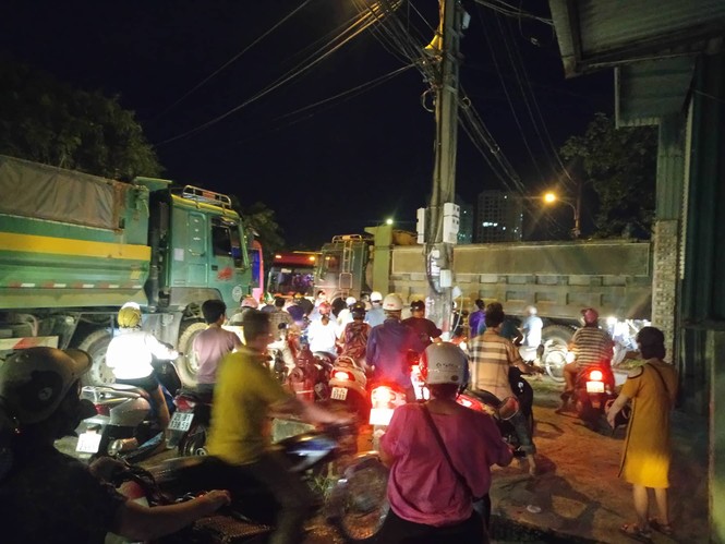 Hà Nội: Ùn tắc kinh hoàng trên đường Tam Trinh - ảnh 2
