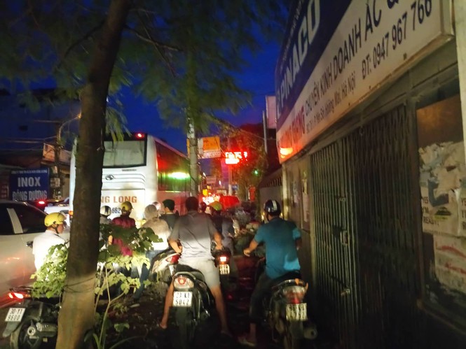 Hà Nội: Ùn tắc kinh hoàng trên đường Tam Trinh - ảnh 4