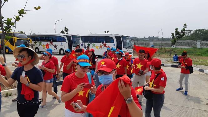 Cổ động viên tiếc nuối khi Việt Nam thua ở loạt penalty - ảnh 34