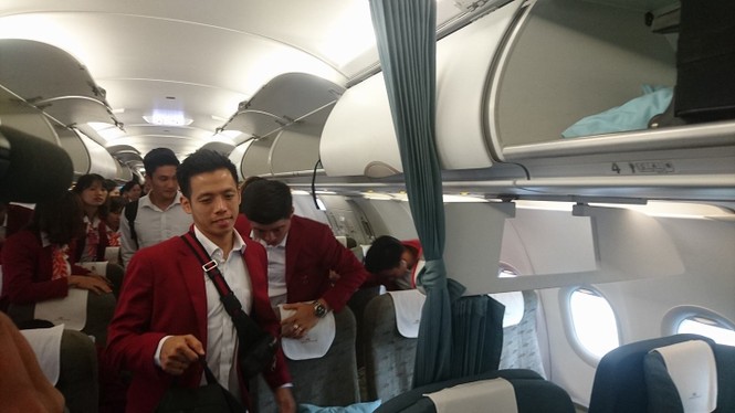 Olympic Việt Nam đã về tới sân bay Nội Bài - ảnh 22