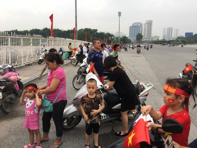 Olympic Việt Nam đã về tới sân bay Nội Bài - ảnh 10