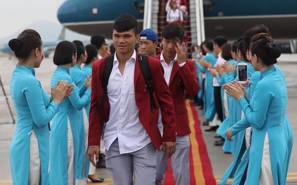 Olympic Việt Nam đã về tới sân bay Nội Bài - ảnh 20
