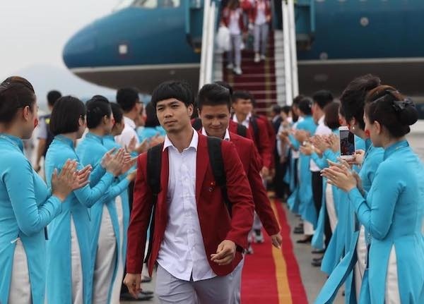 Olympic Việt Nam đã về tới sân bay Nội Bài - ảnh 21
