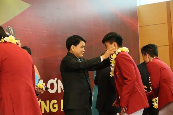 Olympic Việt Nam đã về tới sân bay Nội Bài - ảnh 16