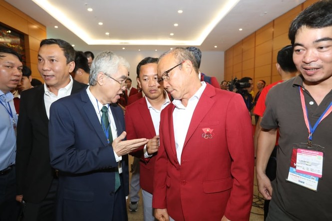Olympic Việt Nam đã về tới sân bay Nội Bài - ảnh 17