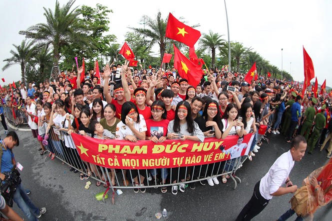 Olympic Việt Nam đã về tới sân bay Nội Bài - ảnh 13