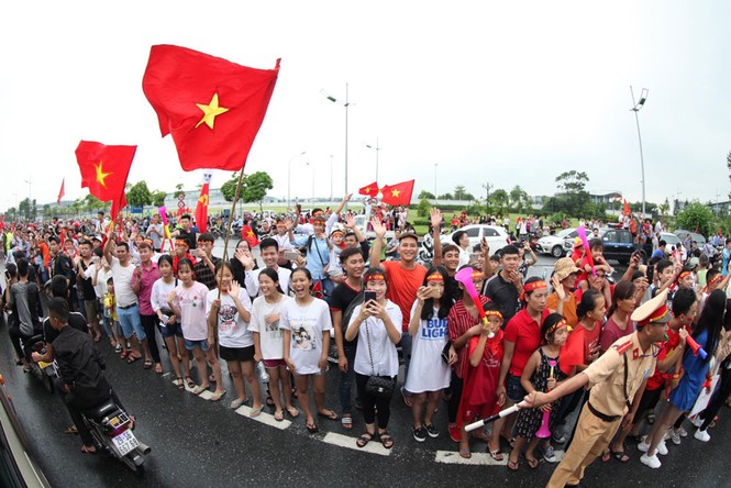 Olympic Việt Nam đã về tới sân bay Nội Bài - ảnh 14
