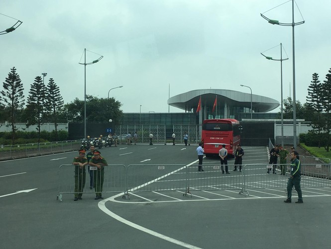 Olympic Việt Nam đã về tới sân bay Nội Bài - ảnh 51