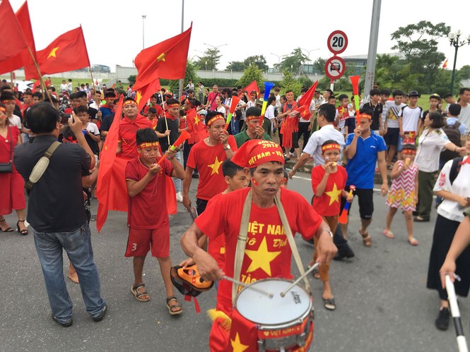 Olympic Việt Nam đã về tới sân bay Nội Bài - ảnh 44