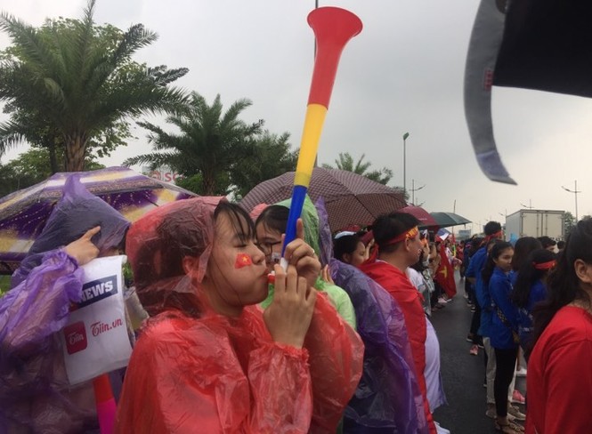 Olympic Việt Nam đã về tới sân bay Nội Bài - ảnh 41