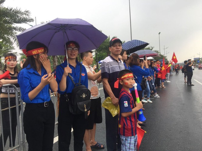 Olympic Việt Nam đã về tới sân bay Nội Bài - ảnh 42
