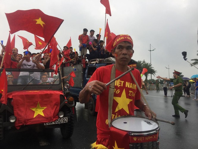 Olympic Việt Nam đã về tới sân bay Nội Bài - ảnh 43
