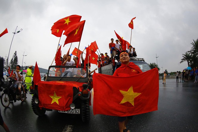 Olympic Việt Nam đã về tới sân bay Nội Bài - ảnh 37
