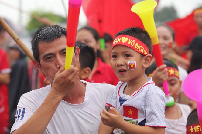 Olympic Việt Nam đã về tới sân bay Nội Bài - ảnh 36