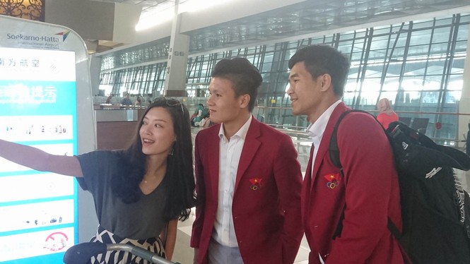 Olympic Việt Nam đã về tới sân bay Nội Bài - ảnh 61