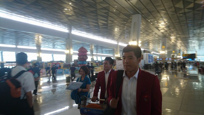 Olympic Việt Nam đã về tới sân bay Nội Bài - ảnh 60