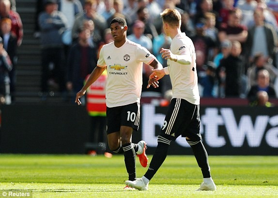 West Ham vs M.U (3-1): Quỷ đỏ sa lầy - ảnh 14