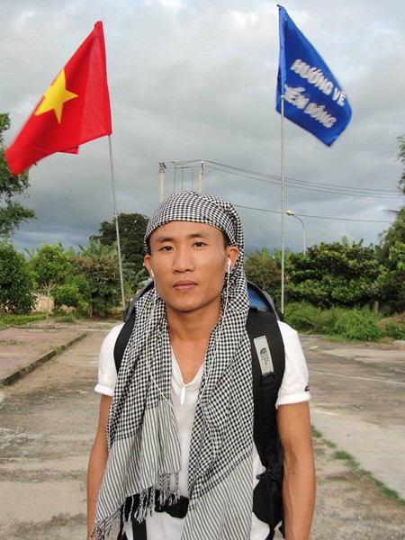 Thầy giáo đi bộ xuyên Việt gây quỹ ủng hộ trẻ em biển đảo - ảnh 2
