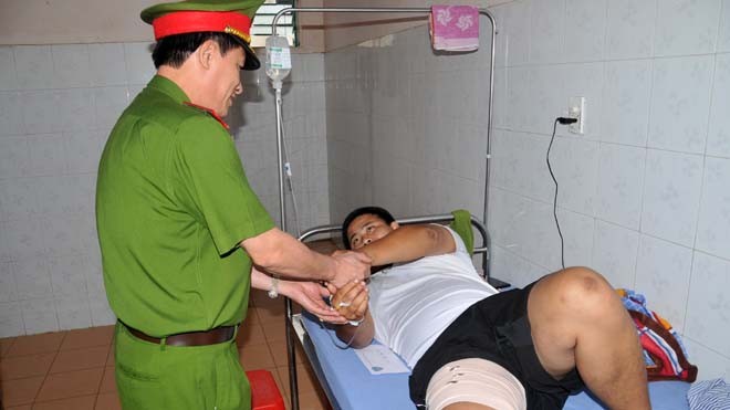 Thiếu úy công an kể phút đấu súng với 25 tội phạm ma túy - ảnh 1